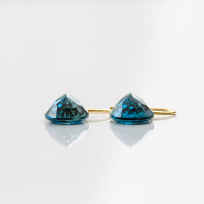 London Blue Topaz Pierced Earrings / K18