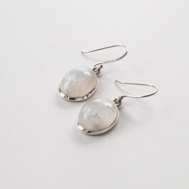 Rainbow moonstone Pierced Earrings / Sv925