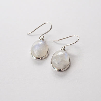 Rainbow moonstone Pierced Earrings / Sv925